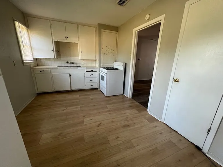 1834 S 21st St — Photo 5