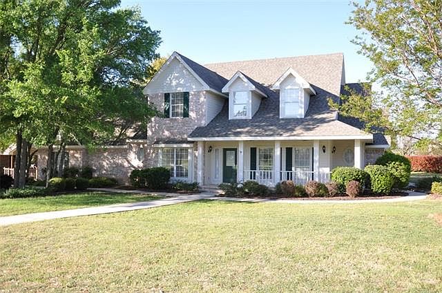 1st image of 3903 Forest Hill Dr