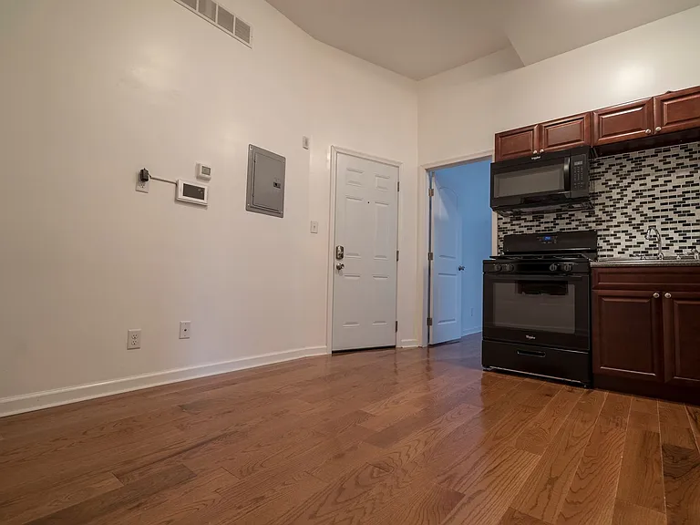825 N 41st St — Photo 5