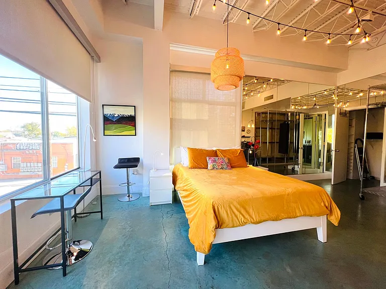 2401 E 6th St #6 — Photo 16