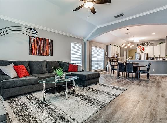 4th image of 3913 Summerhill Ln