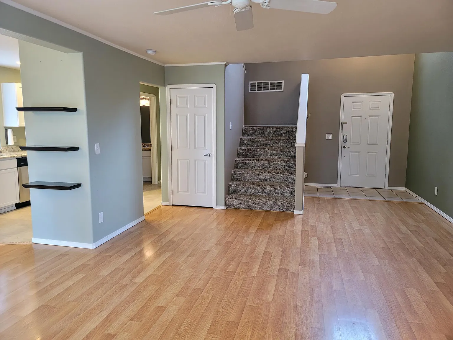 3 bed, 2.5 bath, 1518 sqft, $2,825 — Photo 4