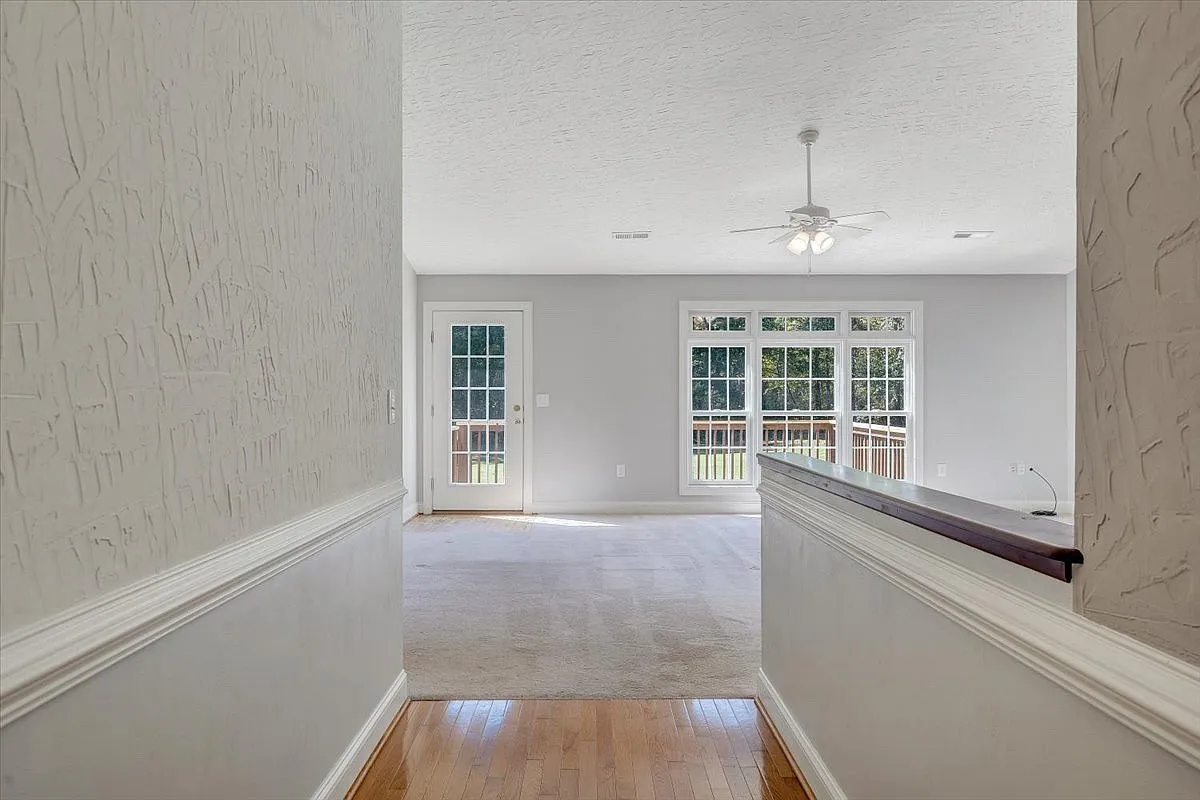 3 bed, 1692 sqft, $1,895 — Photo 2