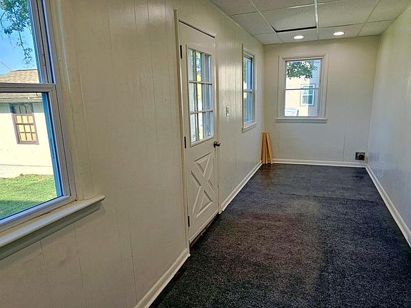 5th image of 415 Jonestown Rd