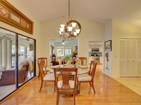 5th image of 6404 SE Brandywine Ct APT 201
