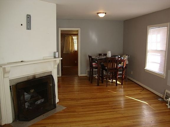 3rd image of 3523 Meadowbrook Blvd