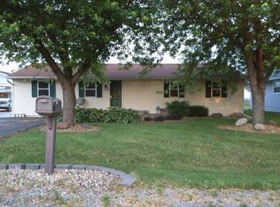 509 Sunnyside Ct, Le Roy, IL 61752