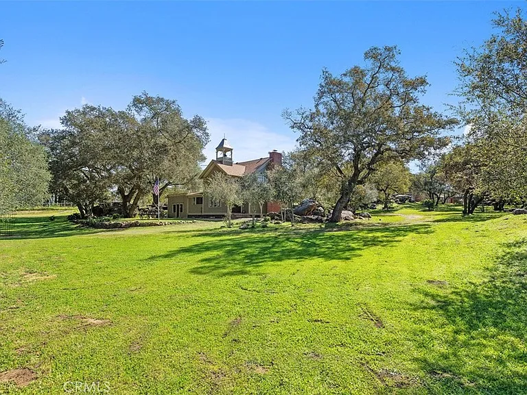 1239 Rainbow Valley Blvd — Photo 5