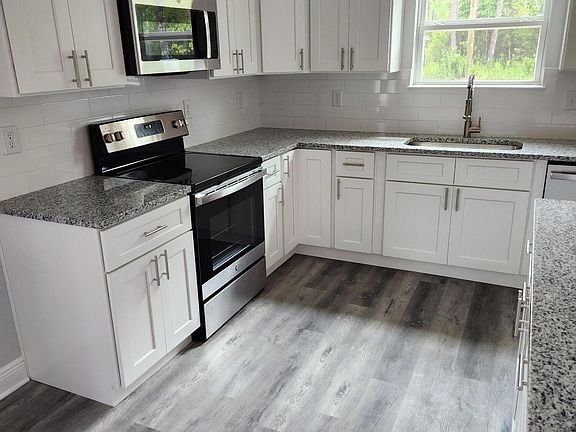 3rd image of 3232 Grouper Rd