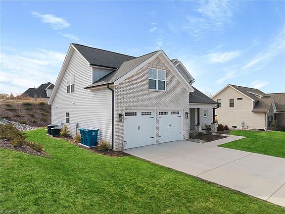 3rd image of 7632 Monty Dr