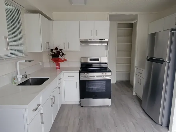 94-450 Kipou St, Waipahu, HI 96797