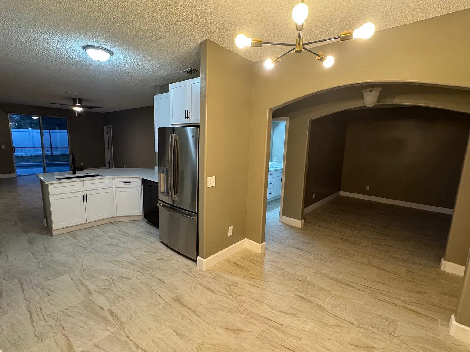 5 bed, 2225 sqft, $2,599 — Photo 3