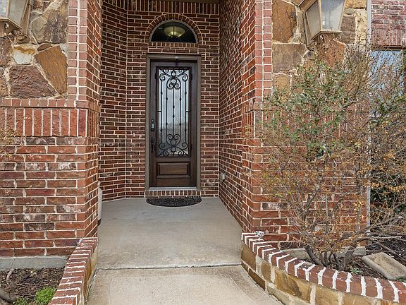 3rd image of 300 Hidden Cove Ct