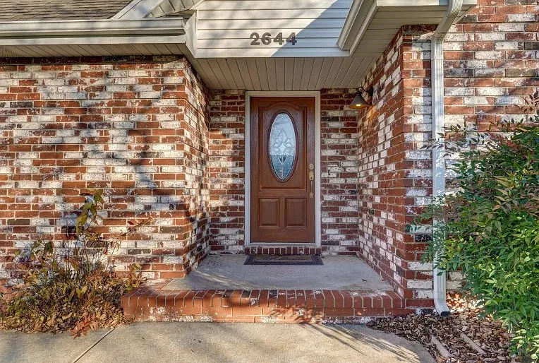 3 bed, 2.5 bath, 1723 sqft, $1,995 — Photo 2