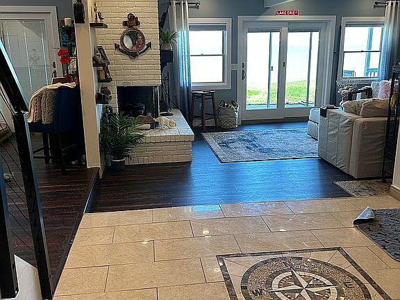 4th image of 4625 Edgewater Dr