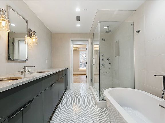 5th image of 120 Bainbridge St #Thouse