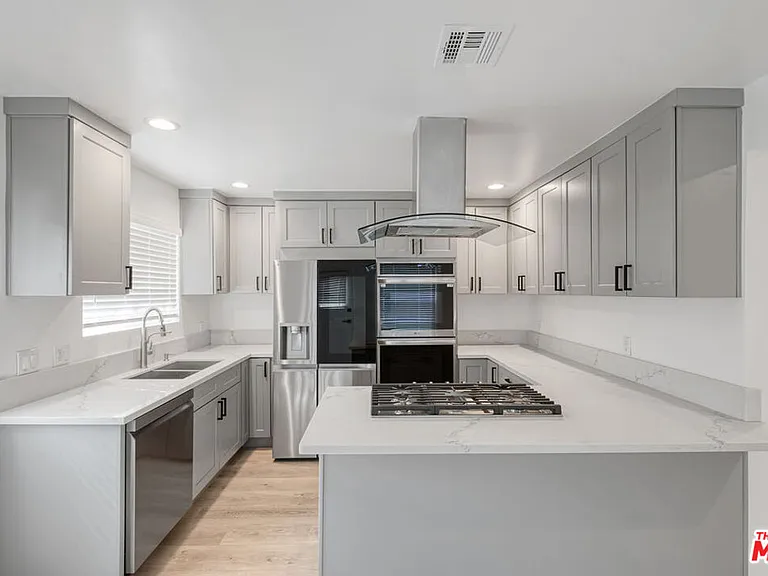 12500 Miranda St — Photo 5