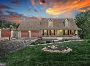 7350 Woodland Dr, Spring Grove, PA 17362