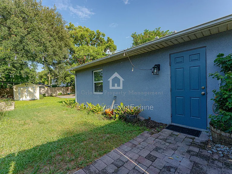 2403 Mayer St — Photo 5