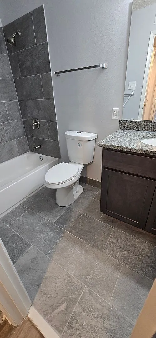 Beautifully Renovated Two Bedroom Condo in Ladue School District — Photo 3