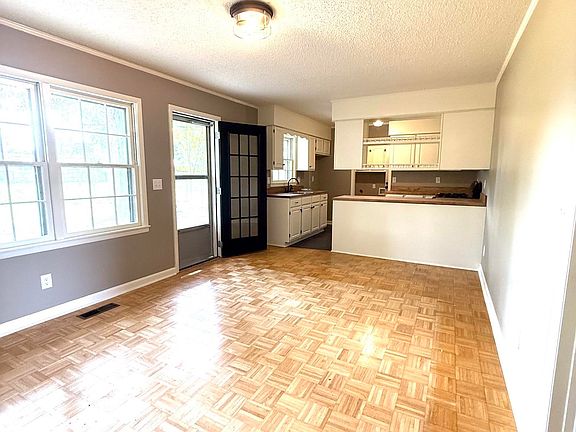 4th image of 1624 Primrose Dr SW