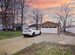 8244 Westmoor Rd, Mentor, OH 44060