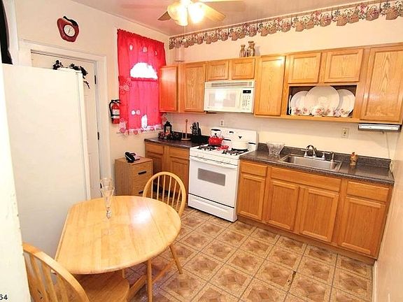 4th image of 305 Park Pl