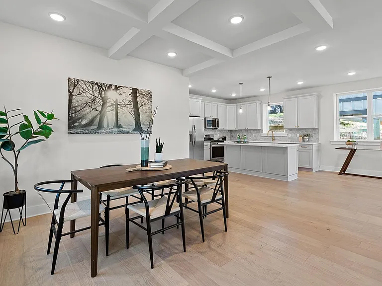 638 Ladd Ave — Photo 6