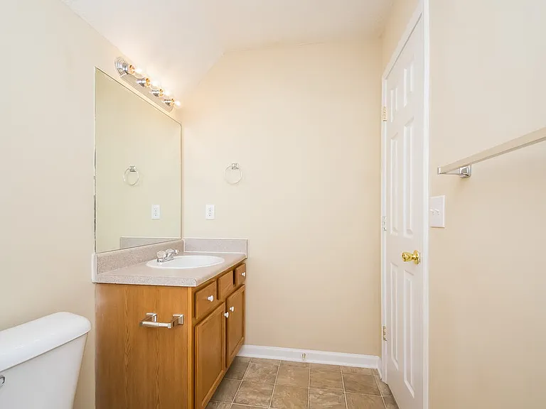19 Colonial Way — Photo 11