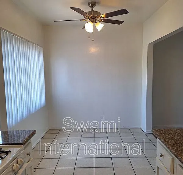 532 W Olive St #17 — Photo 8