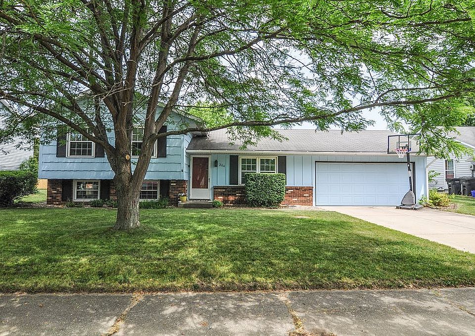 1st image of 204 Old Romney Dr W