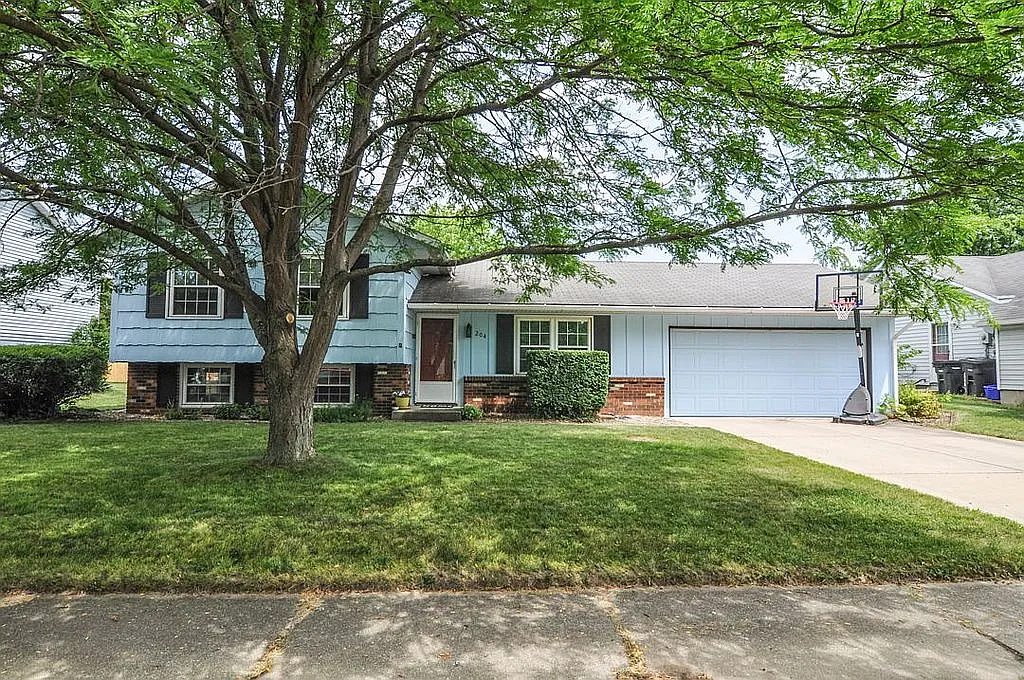 204 Old Romney Dr W photo 1