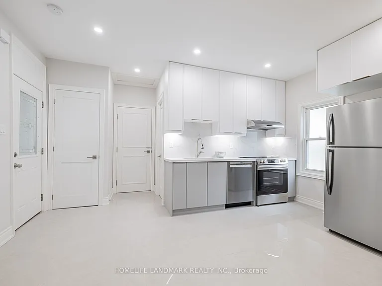41 Arnold Cres #2 — Photo 4