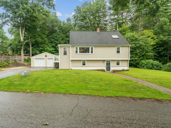 1 Donnas Lane, Hampton, NH 03842