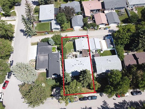 2nd image of 6108 W Lloyd Cres SW