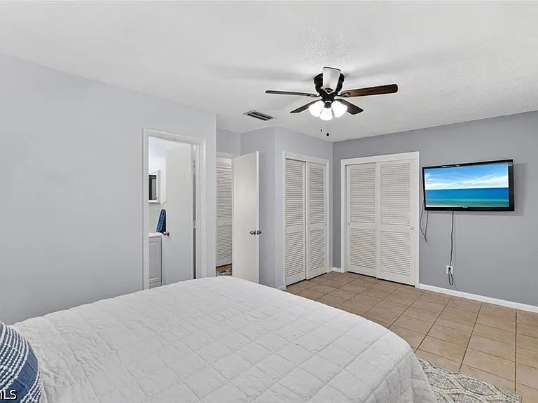 211 S Lake Dr — Photo 17