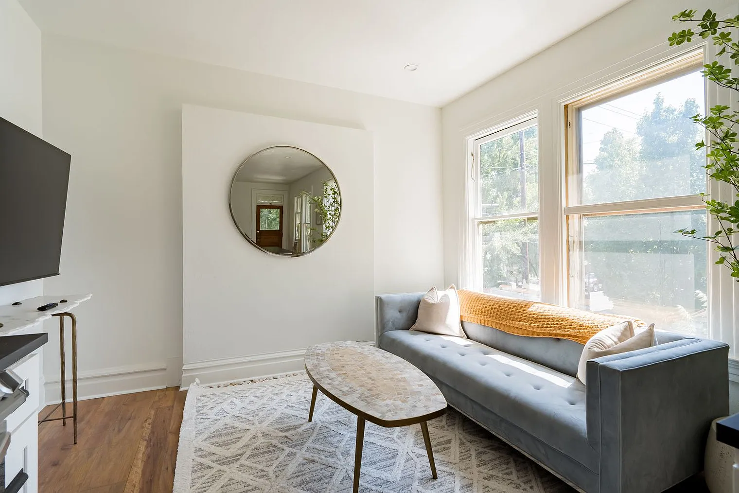 1 bed, 1.0 bath, 592 sqft, $3,150 — Photo 2