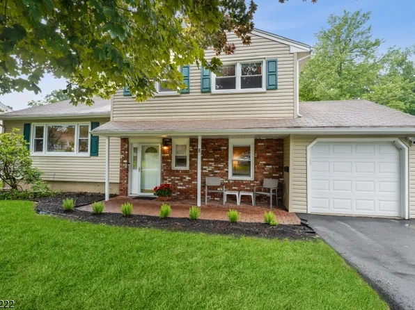 8 Crestmont Dr, Rockaway Twp., NJ 07801