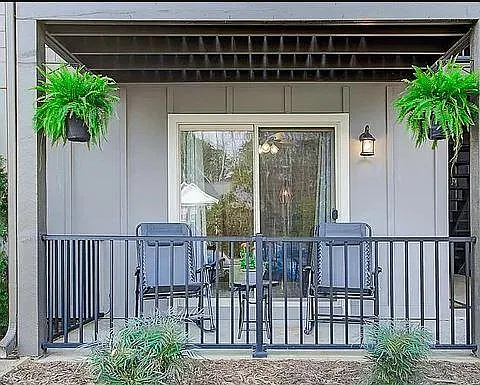 200 Flat Creek Ct — Photo 1