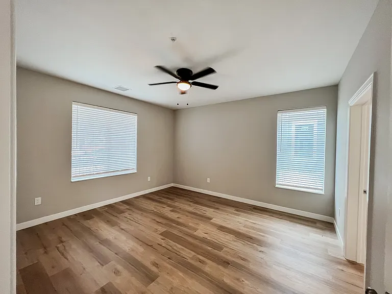 Fairway Flats — Photo 21
