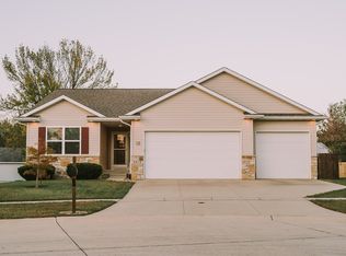 3812 Pine Grove Ct NE, Cedar Rapids, IA 52402