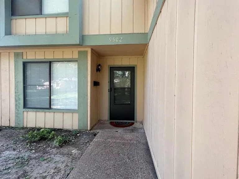 9502 Quail Village Ln — Photo 2