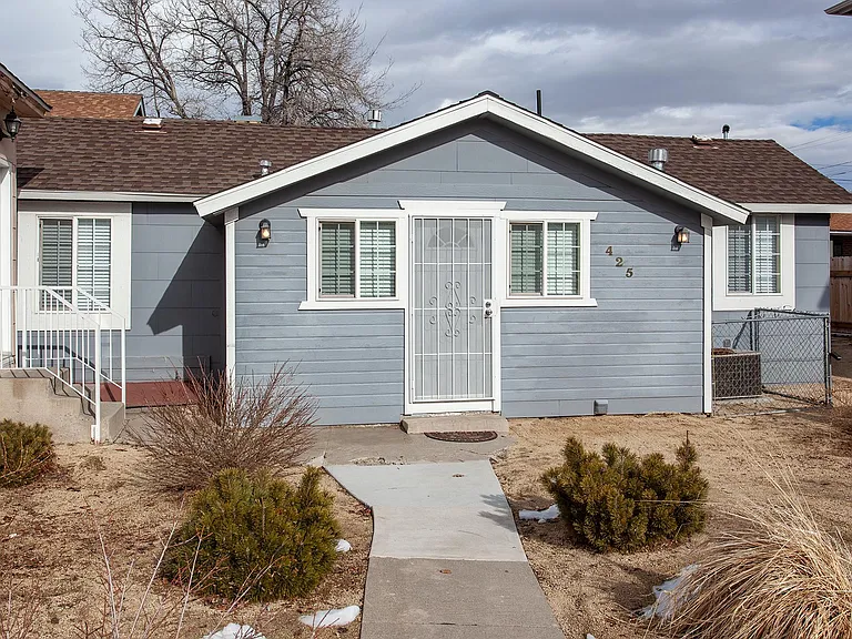 425 Stewart St — Photo 4
