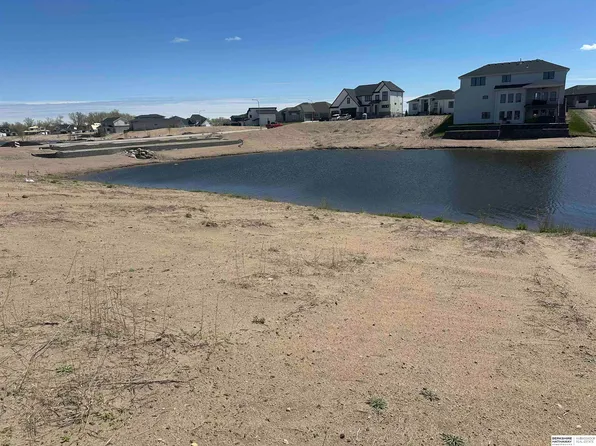 28615 Laurel Cir, Valley, NE 68064