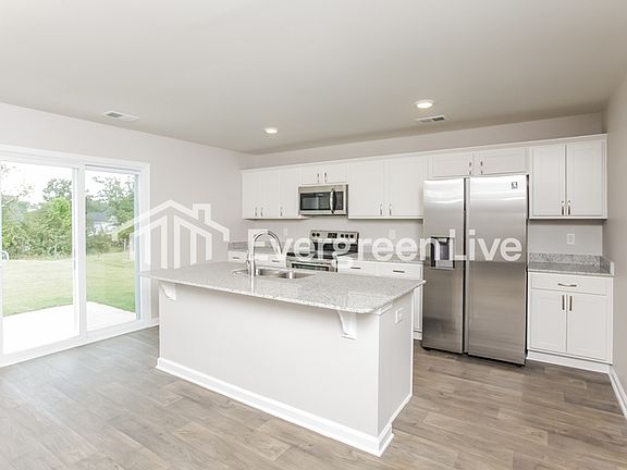 5th image of 805 Vanguard St