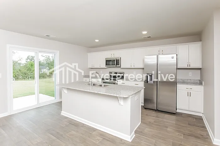 805 Vanguard St — Photo 5