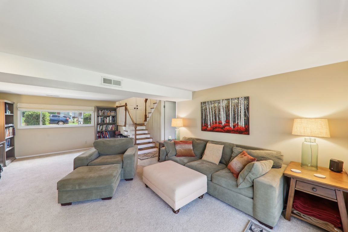 9859 Hedgebrook Ln-2204-010.jpg