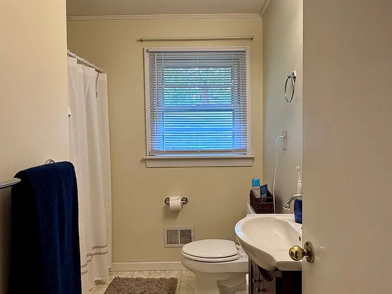 403 Smith Ave #B — Photo 13