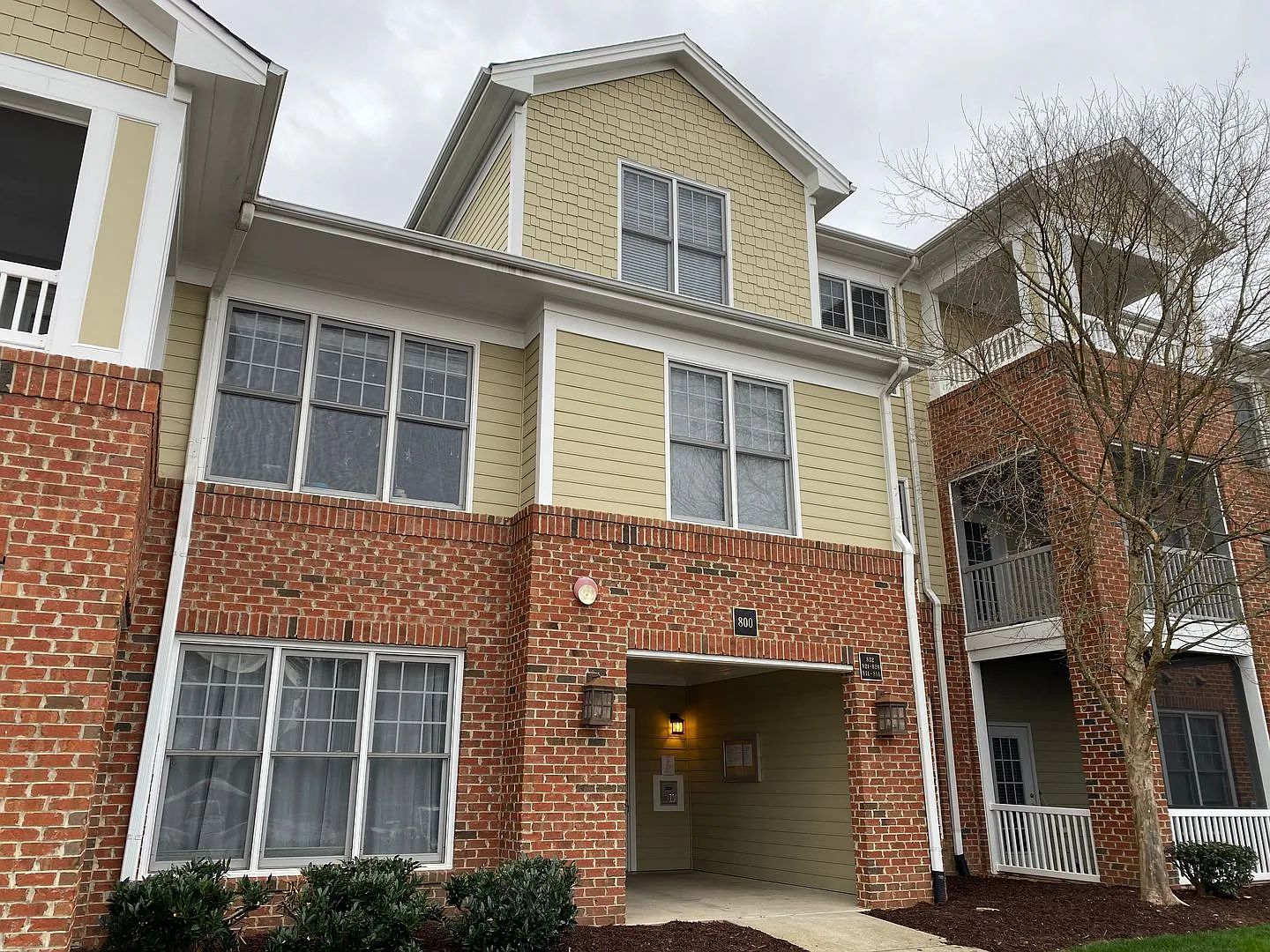 Charming 1-Bedroom Home in Secure Cary Location with Modern Finishes! — Photo 3