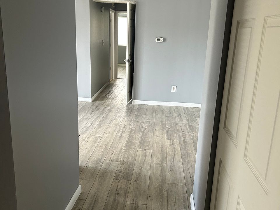2nd image of 3895 Mack Rd